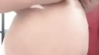 عرض كاميرا لحامل: أم عربية تفتح كسها المشعر للفعل