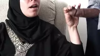المصرية الممتلئة تطلب قضيبًا أسودًا خشنًا
