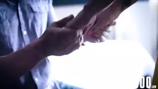 أثداء طبيعية ضخمة ومهبل ضيق مستعد للعمل