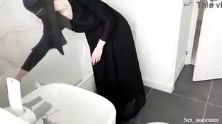 خادمة عربية مثيرة تتوسل للجنس الشرجي في تقييم العميل