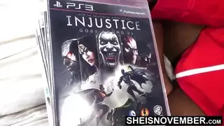 المهبل ضيق جدًا مما يسبب لها الألم
