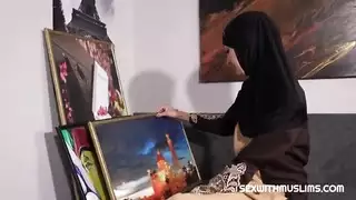 موعد في المركز التجاري يتحول لتصوير إباحي