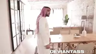 ربة منزل متلهة تمارس الجنس مثل ممثلة إباحية