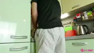 جنس عنيف بوضعية الكلب مع قذف ساخن على ظهرها