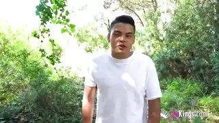 قضيب عميق في حلق النحيفة ذات ذيل الحصان
