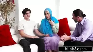 خطأ صديقتي المتدينة المحرم يتحول إلى مشهد إباحي