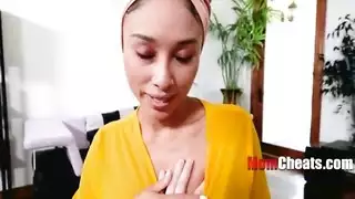 المدير يجعلها تخضع بضربة قاسية على المكتب