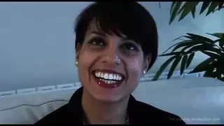 الجميلة العربية سونيا في أول ظهور إباحي لها بالملابس الداخلية