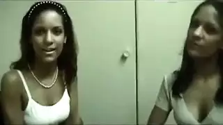 توأم يمارس الجنس مع بعضهما البعض ق: