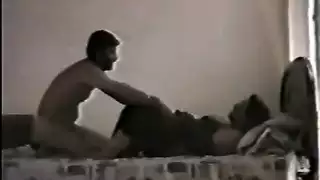 المرأة العربية الأكبر سناً تمارس مع عدة شباب