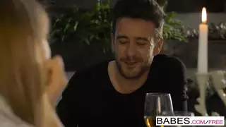 من العشاء الفاخر إلى الإباحية القاسية في غرفة الاختبار