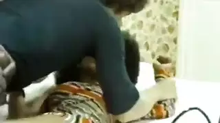 أريد أن أعضك مثل حيوان بري