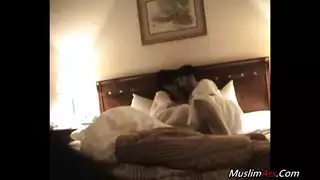 ليلة الدخلة إكس إكس إكس: الزوجة العربية تأخذ زب كبير في فرجها وطيزها