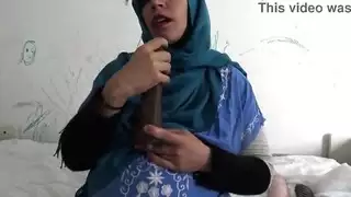 فتاة جزائرية تأخذ جماع مزدوج في مشهد دياثة