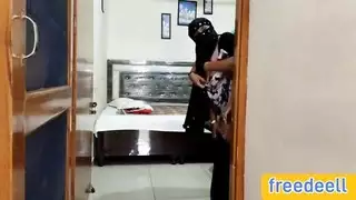 من بريئة إلى عاهرة: الصحوة الجنسية لأختي الباكستانية