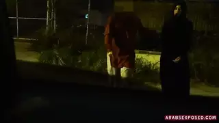 شباب عرب يمارسون الجنس مع لاجئة بشراسة