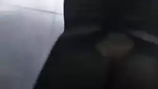 بنت تعرض جسمها وتلعب بكسها