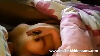 ثنائي الأخوات غير الشقيقات ينتهي بقذف داخل فتاة الكلية