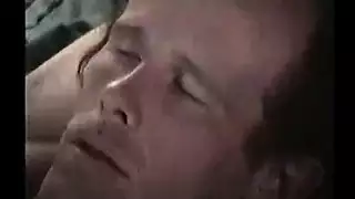 حركة مثليه مزيفة مع عاهرات ناضجات تمص قضيب