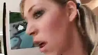 إباحية زوجة الأب الشقراء: تعلمه ملذات محرمة