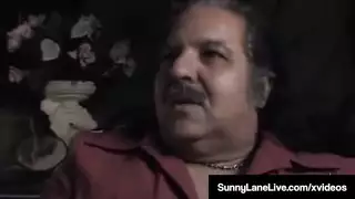 شاب جامعي يتم اختراقه مزدوجًا من قبل نائب الرئيس والسكرتيرة