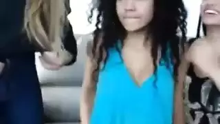 لاتينا ممتلئة تمص بقوة وتحصل على قذف فوضوي
