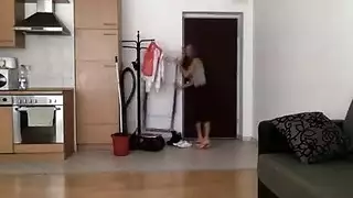  مراهق أملس يستمني في المسبح للإباحية