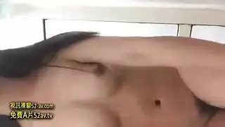 بنت عراقية تلعب بجسم بلحمام
