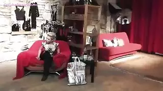 تشيكية ساخنة تتدمر بقضيب نابض كبير في فيلم إباحي