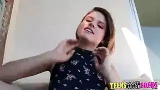 يائس للحصول على مال، مراهق يعرض مؤخرته لركوبة قاسية