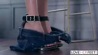 مدرب اليوجا ينيك الطالبات