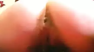 بنت حلو تفرك كسه لسمسن