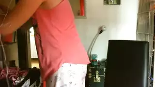 جماع في الحمام المبلل: الهيمنة من قبل انتصاب رجل أكبر سنًا