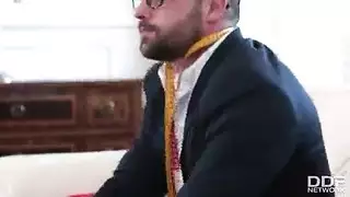 ورع صغير يقع في قبضة المنحرف