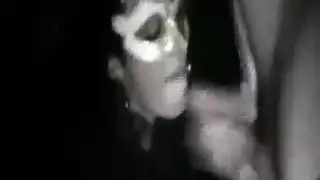 شهوة الإغلاق: سمراء ملثمة تمارس الجنس مع سجين وتبلع سائله المنوي