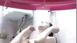 بنت مصريه تستحم بزاز