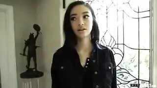 سادية تربط جوزها وتجبره على لحس أصابع رجلها وكسها فيديو إباحي مجاني