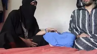 البحث عن الزوج عربي الديوث بنك زوجته مع صحبؤ
