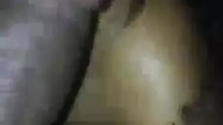 مستعبدة للقضيب الصغير وتتوق لمصّه