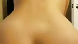 جلسة البلع الأولى للمراهقة وقذف على الوجه