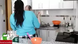 شاب مصري يسخن مراته بوس