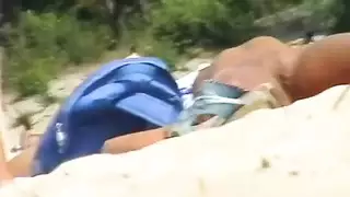 شباب يتحررون في محتوى جنسي صريح