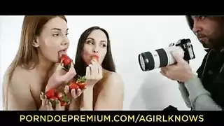 مثيرة يتبول