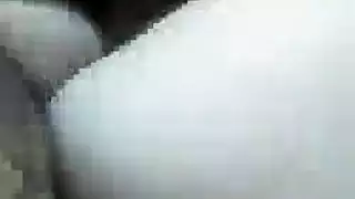 فرج شوكولاتي ممتلئ يُمارس عليه الجنس بقوة ويمتلئ بالمني