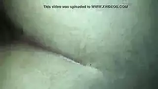 قضيب الشاب الصلب يرفض بقسوة