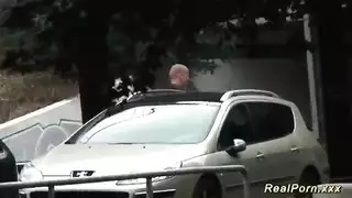 يخونها مع صديقة زوجته
