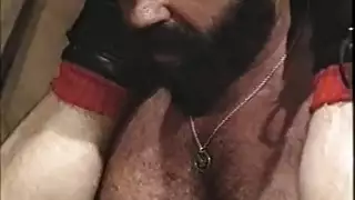لواط ينيك في صديقه و جاء عمه