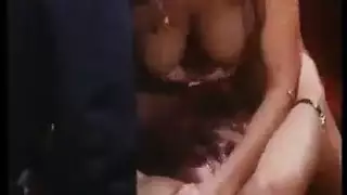 شقراء قذرة تحصل على مهبلها ممتلئًا من صديقها الجديد