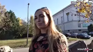 جميلة تمارس الشرج مقابل مال