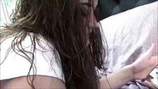 شفاه لا تفعل شيئًا سوى ابتلاع السائل المنوي